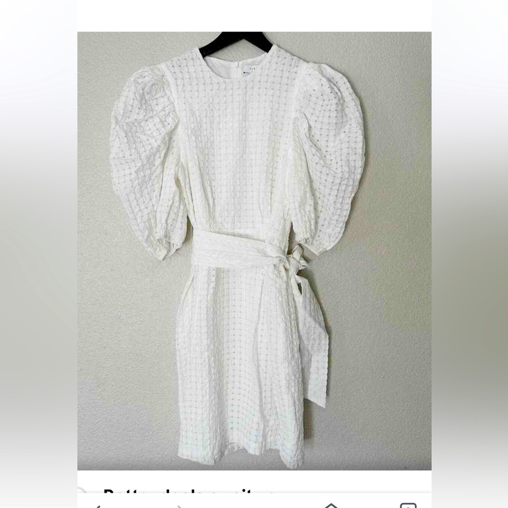 White hunter bell dress with belt